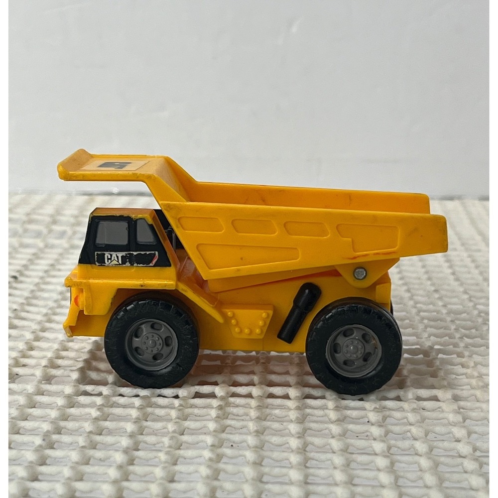 Vintage Plastic Caterpillar-CAT Diesel Power Yellow Construction Dump Truck‎